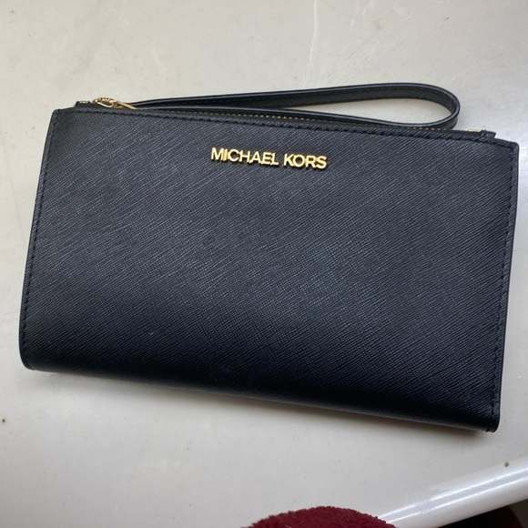 Beautiful Michael Kors Wallet double zip with separate compartments - Picture 3 of 3